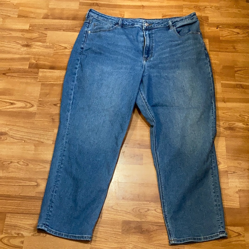 🔥AE Mom Jean- Medium Wash 🔥